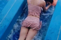 趴在小姐姐身上,小姐姐身上的温馨时光